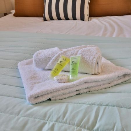 Stayright 2 Bed Beach House With Private Parking- Next To Barry Beach And Jackson Bay Екстериор снимка
