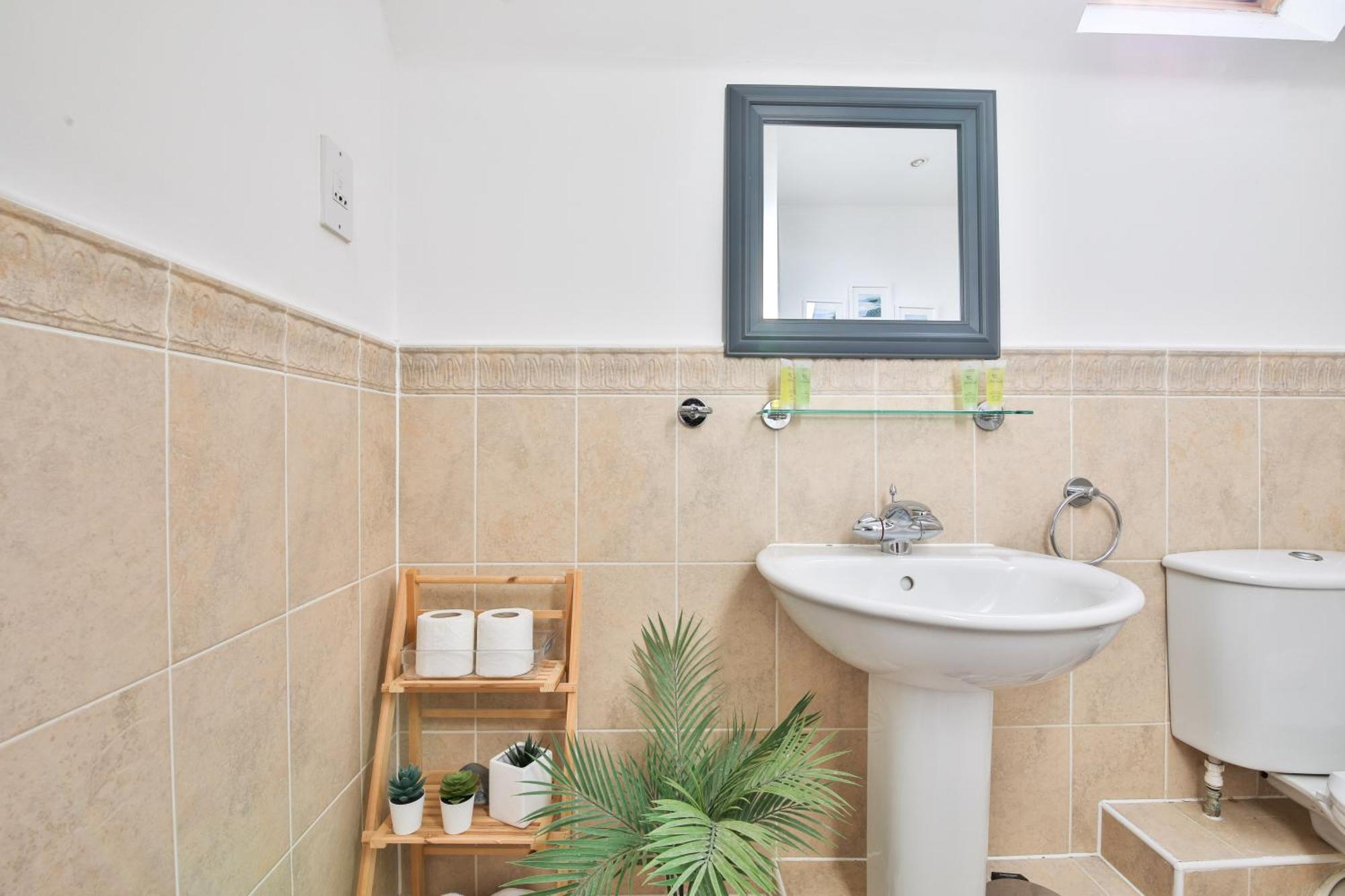 Stayright 2 Bed Beach House With Private Parking- Next To Barry Beach And Jackson Bay Екстериор снимка