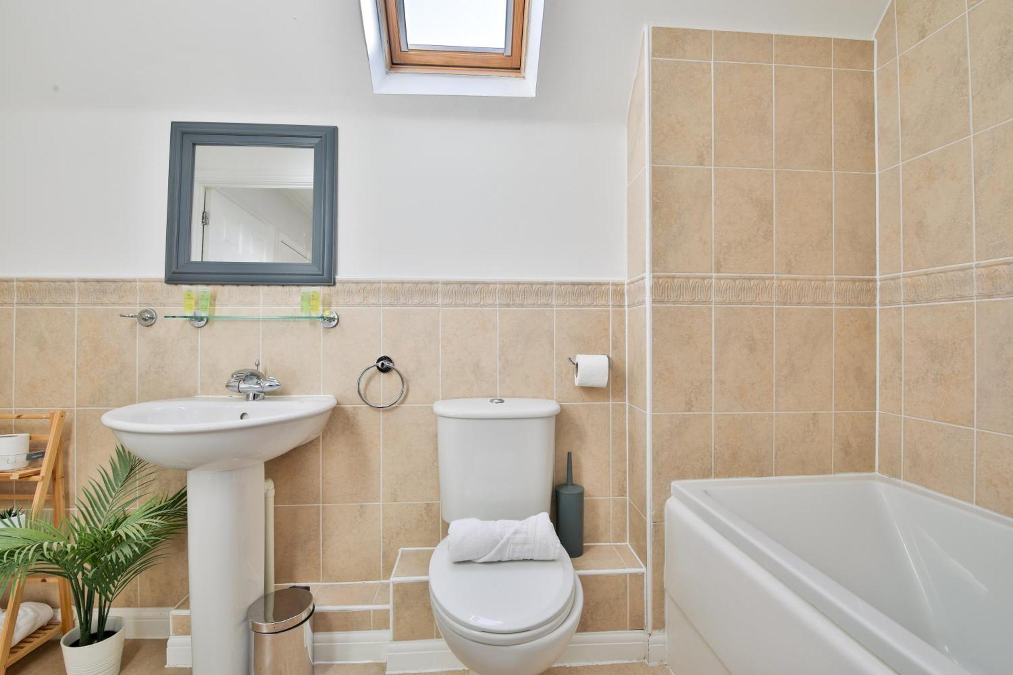 Stayright 2 Bed Beach House With Private Parking- Next To Barry Beach And Jackson Bay Екстериор снимка