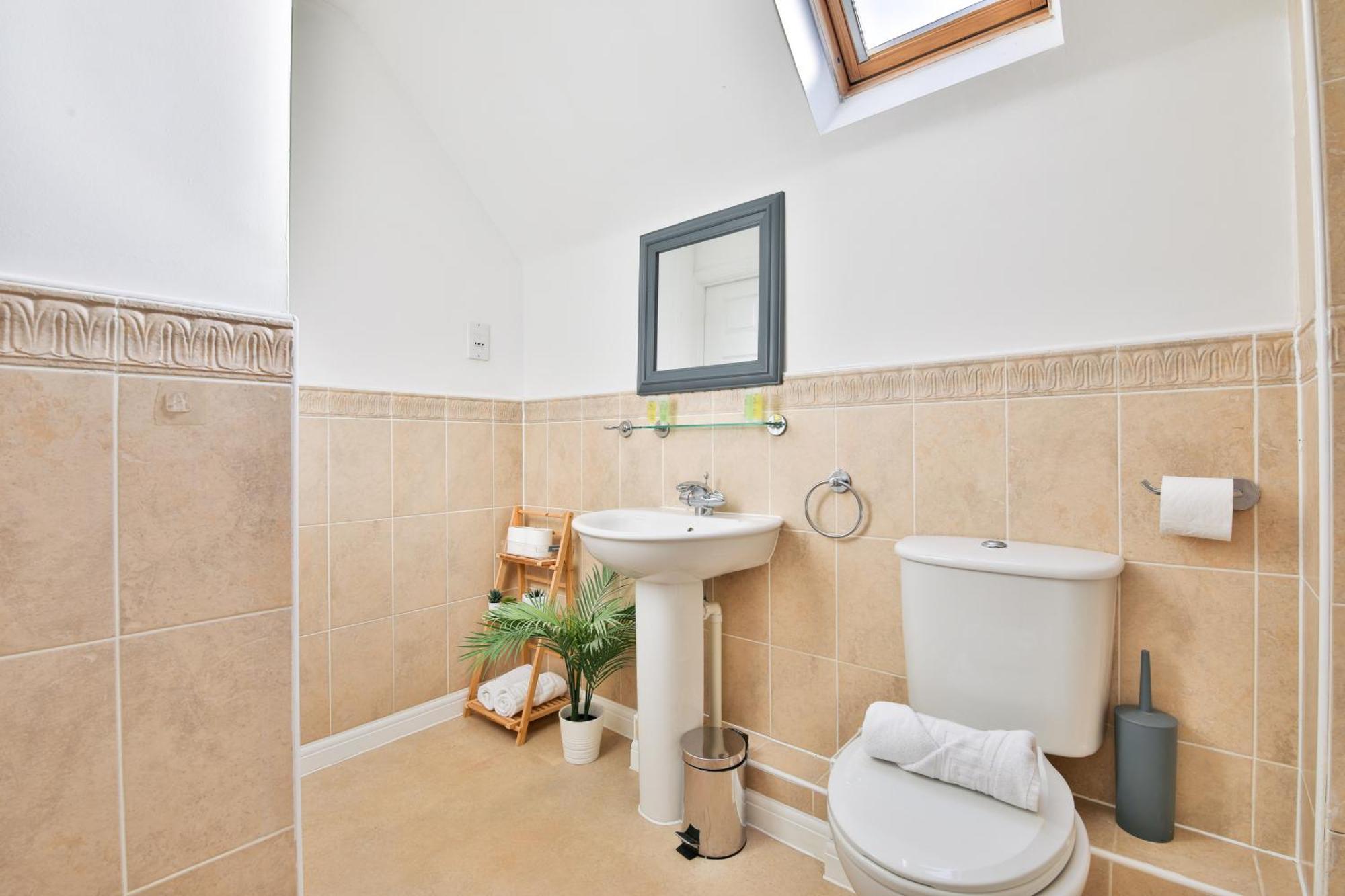 Stayright 2 Bed Beach House With Private Parking- Next To Barry Beach And Jackson Bay Екстериор снимка