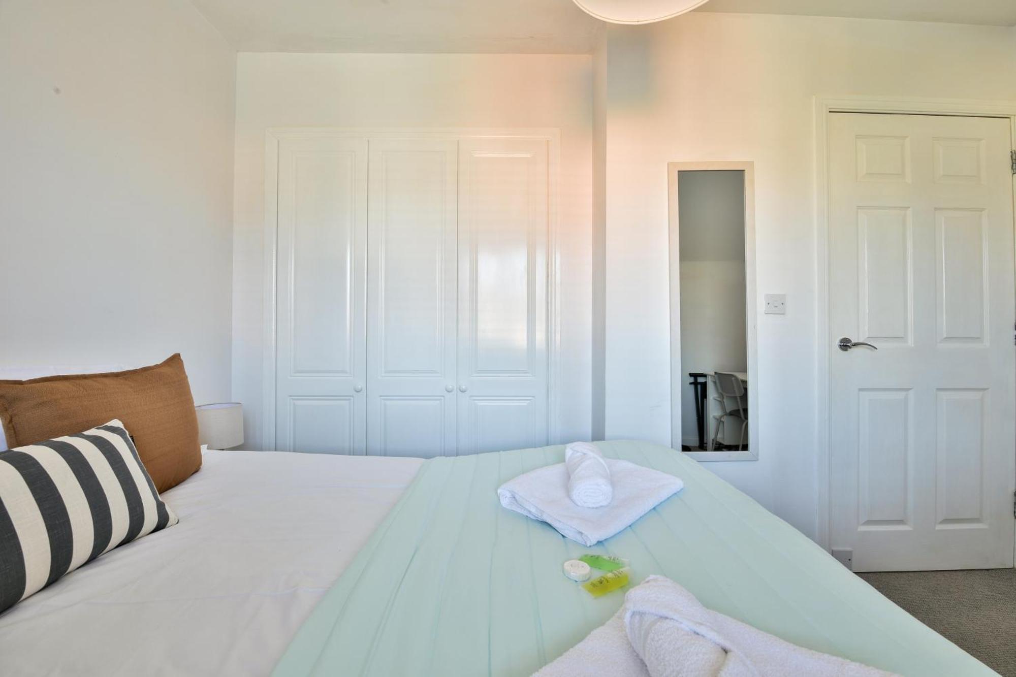 Stayright 2 Bed Beach House With Private Parking- Next To Barry Beach And Jackson Bay Екстериор снимка